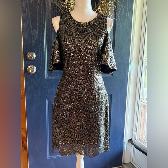 Vince Camuto Black,Gold & Silver Cold Shoulder Sheath Dress. Women’s size 6 - Picture 1 of 13